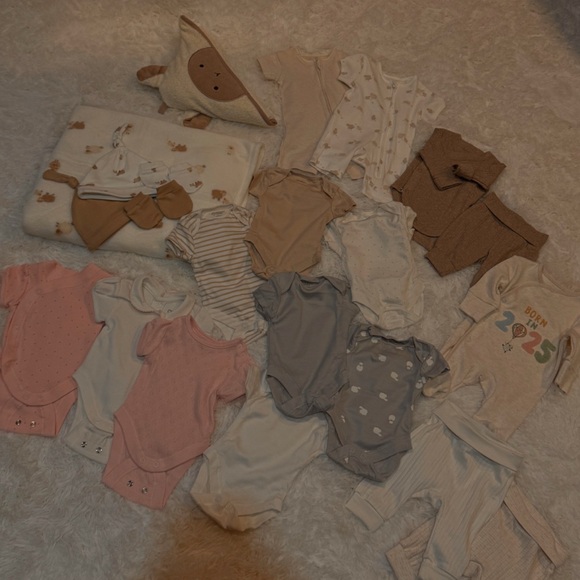 Adorable Baby Clothing Set in Neutral and Pastel Tones